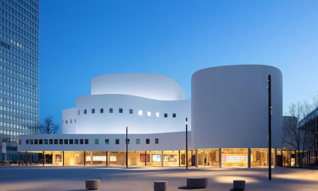 Düsseldorfer Schauspielhaus: Der Teufel mit den drei goldenen Haaren