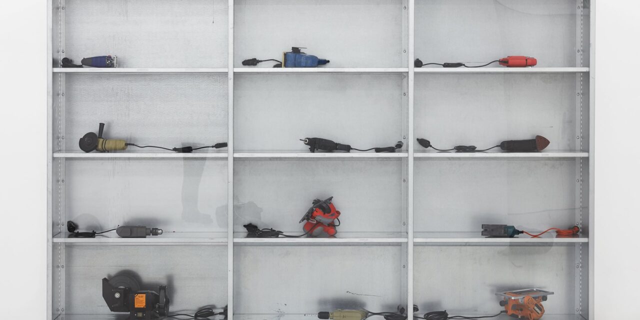 Museum Tinguely in Basel: „Delphine Reist. ÖL [oil, olio, huile]” - Archiviert