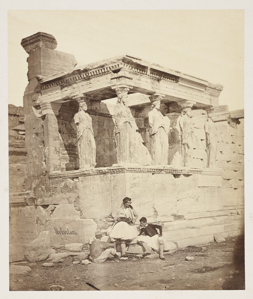 James Robertson, Les Cariatides de l'Erechteion, Athènes, 1853, tirage photographique, 30,8 x 26 cm, Mucem, inv. 2023.14.1 © Mucem