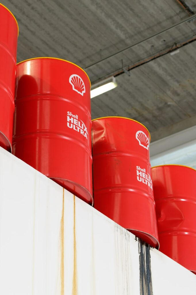 Delphine Reist, Huiles (Detail), 2022, Installationsansicht aus der Ausstellung VRAC MULTIVRAC, Frac Grand Large — Hauts-de-France, Dunkerque, Frankreich, 2022 © Delphine Reist, Foto: Aurélien Mole