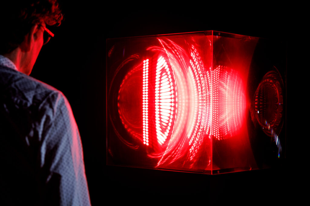 Heinz Mack, „Space Corner (4 Phasen)” (2004 / Idee: 1980-1992) in der Ausstellung „Mack im ZKM” 2023, © ZKM | Zentrum für Kunst und Medien Karlsruhe, Foto: Felix Grünschloß