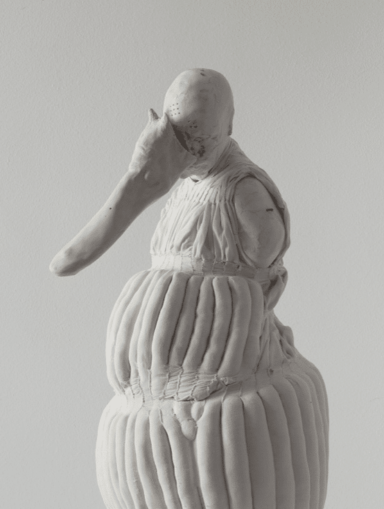 Markus Wörgötter, Affektproband, 2018, Gips, Baumwolle, Eisen © Markus Wörgötter