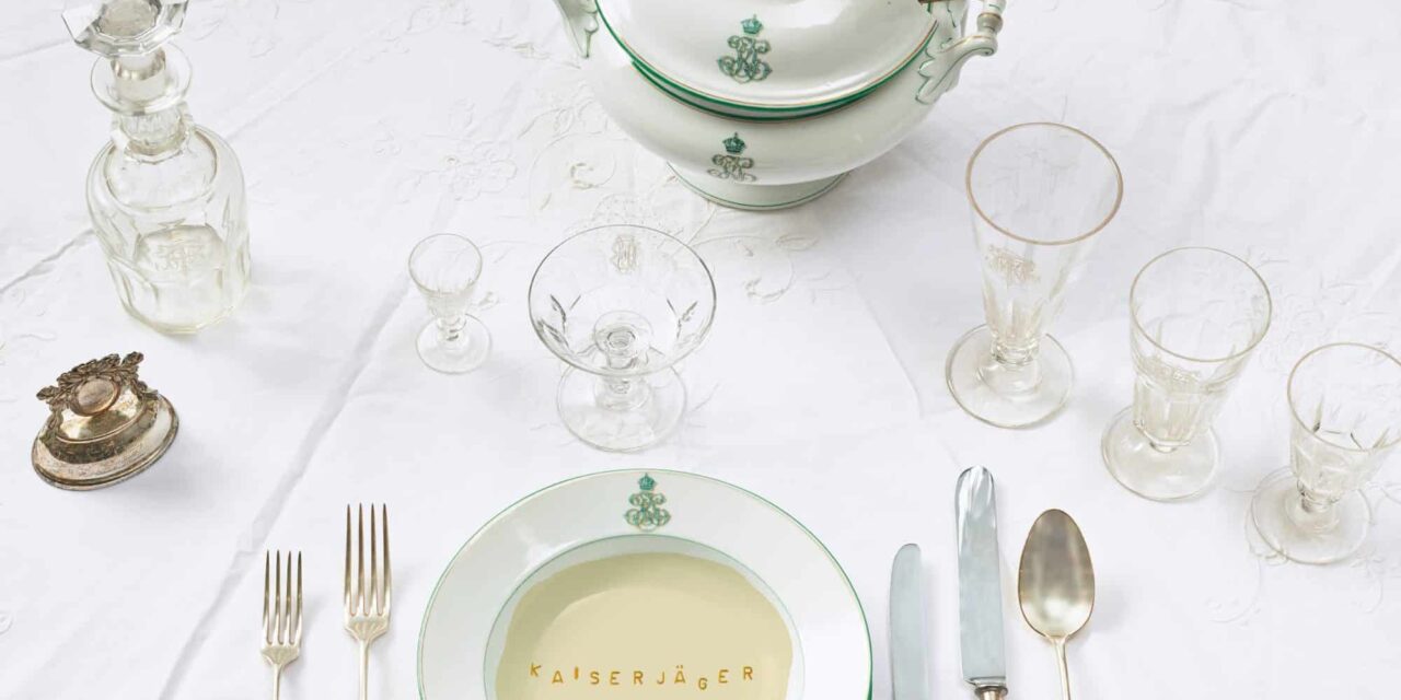 Tirol Panorama mit Kaiserjägermuseum: TISCHKULTUR DER KAISERJÄGER - Archiviert