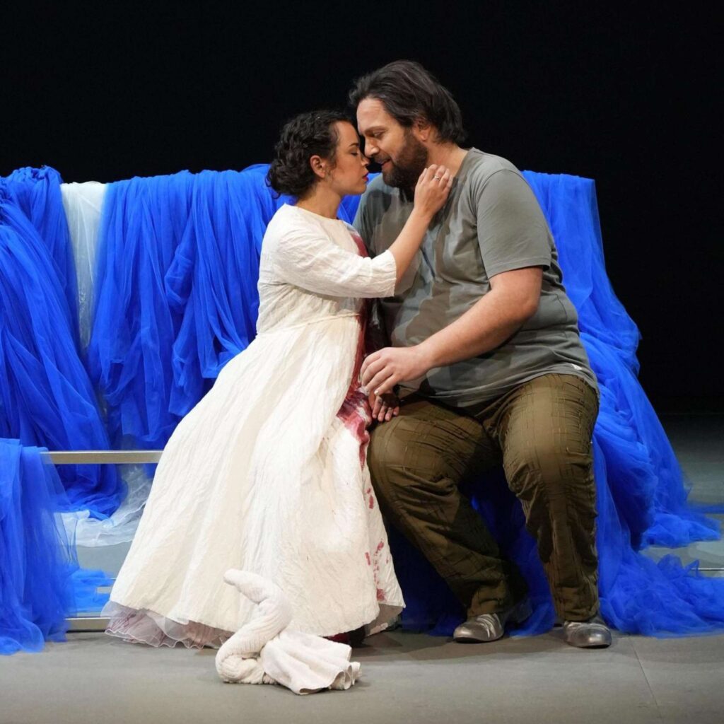 „Lohengrin” in Wiesbaden: Heather Engebretson und Mirko Roschkowski © Karl und Monika Forster