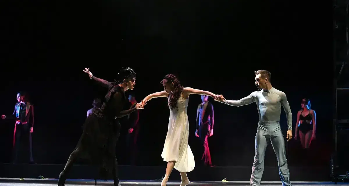 Stadttheater Bremerhaven: Die Vier Jahreszeiten - Archiviert