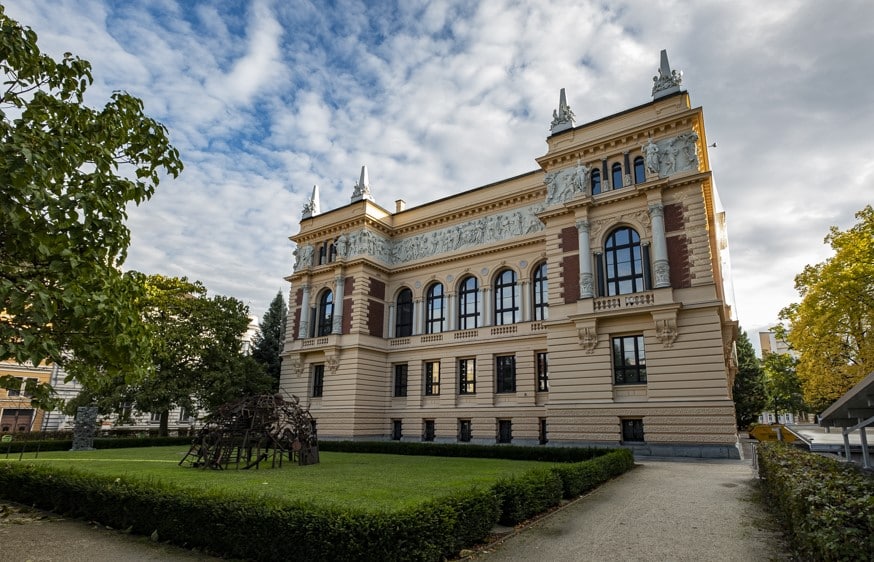 Francisco Carolinum Linz: THERESE EISENMANN ISLAND. Das Wilde, Chaotische und Unberechenbare - Archiviert