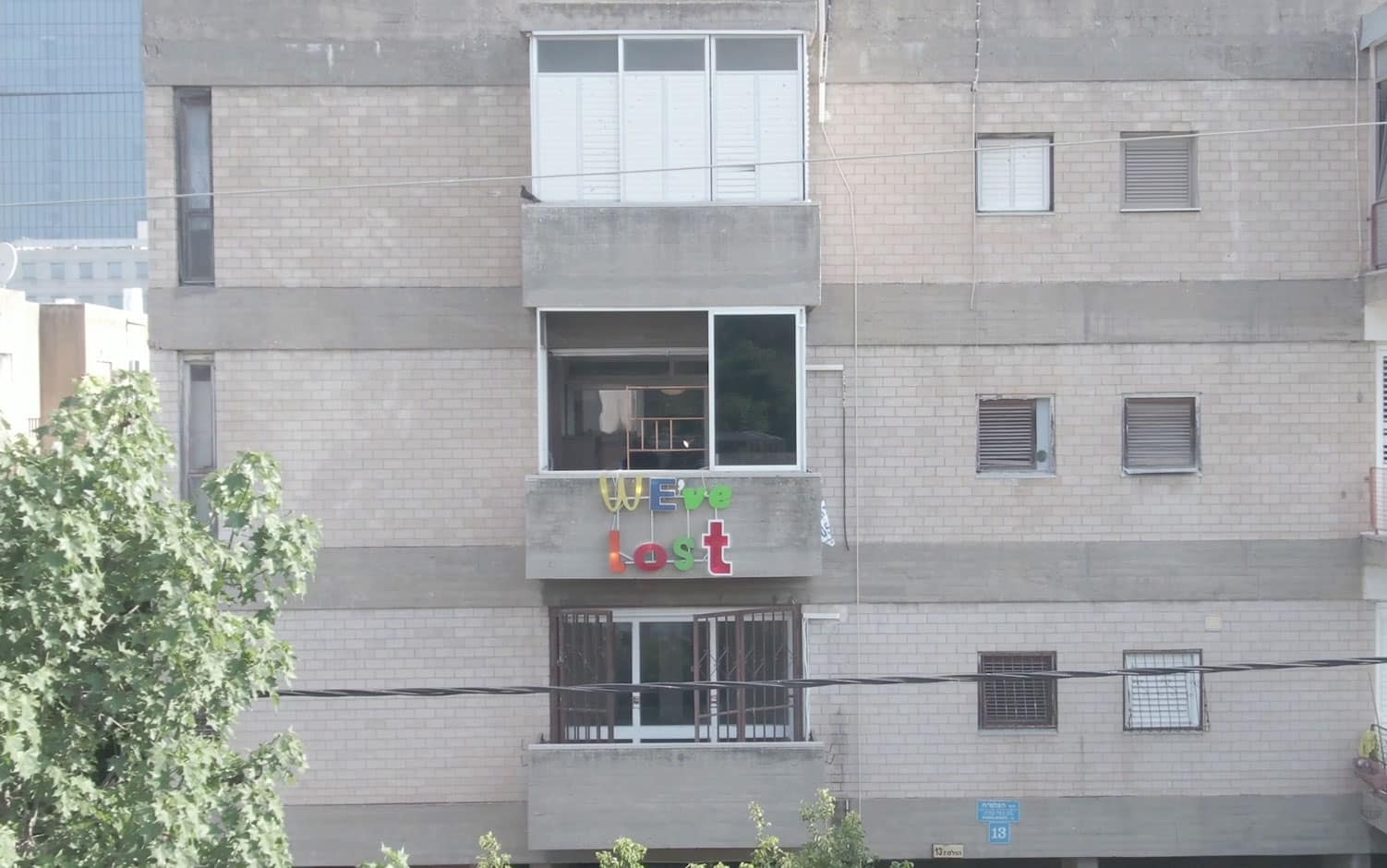 Guy Ben Ner, Whatever gets you through the night, 2021, Video, Videostill, Courtesy of the artist, Galerie Konrad Fischer, Düsseldorf, and Sommer Contemporary Art, Tel-Aviv, Zürich