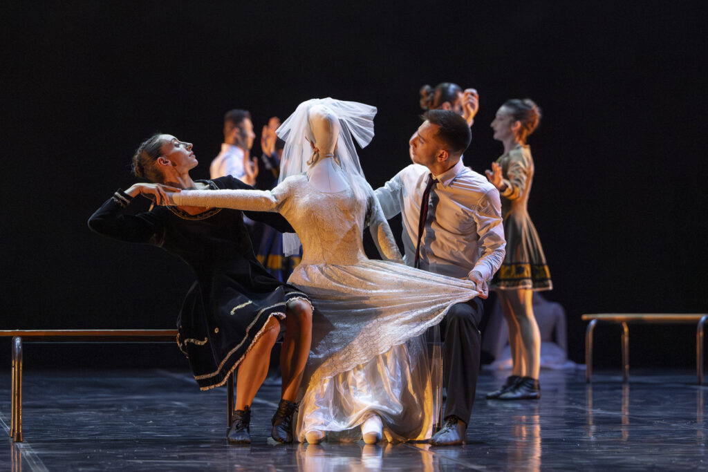 Ballet Preljocaj – CCN d'Aix-en-Provence – Noces © Laurent Philippe