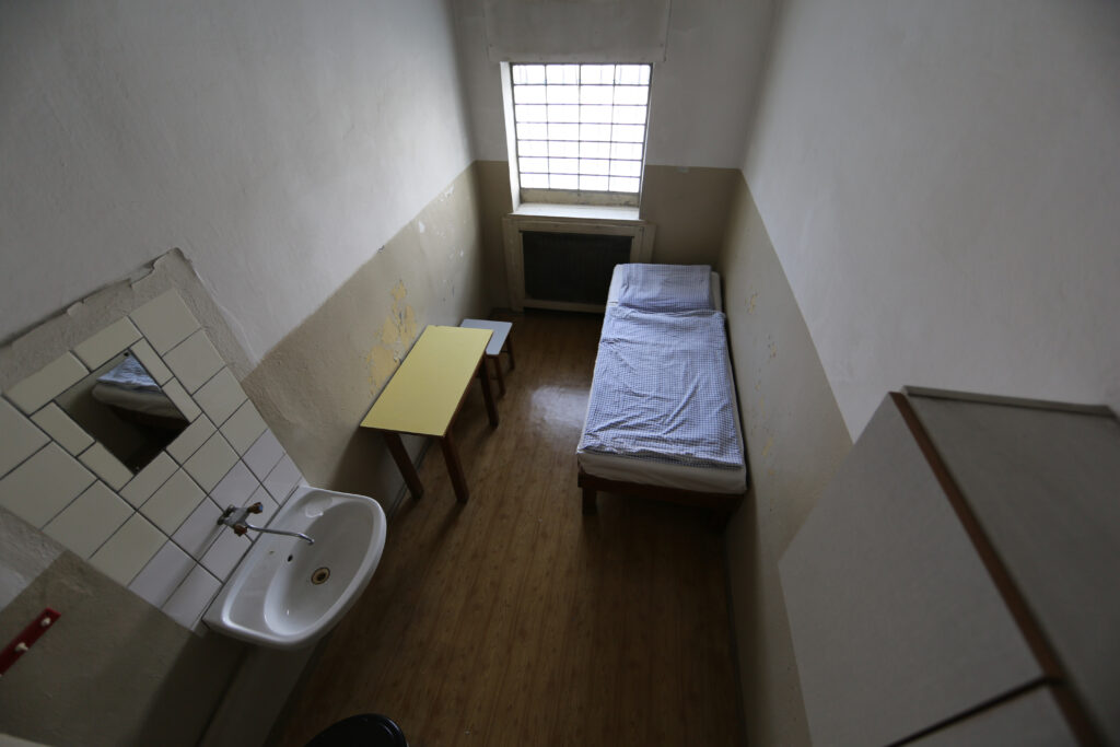 Zelle im Gefängnisneubau © Gedenkstätte Berlin-Hohenschönhausen/Gvoon