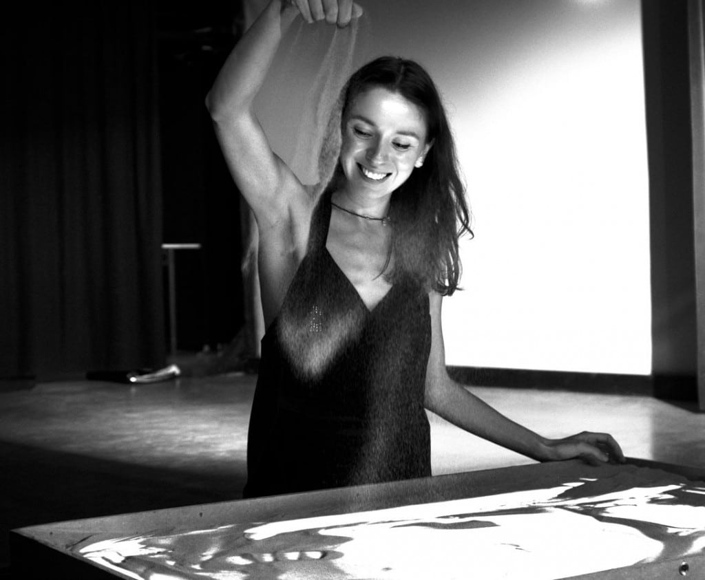 Quartett Zum Ende Der Zeit & Sandkünstlerin Anna Vidyaykina & Schauspielerin Andrea Eckert © Daria Serpukhovitina