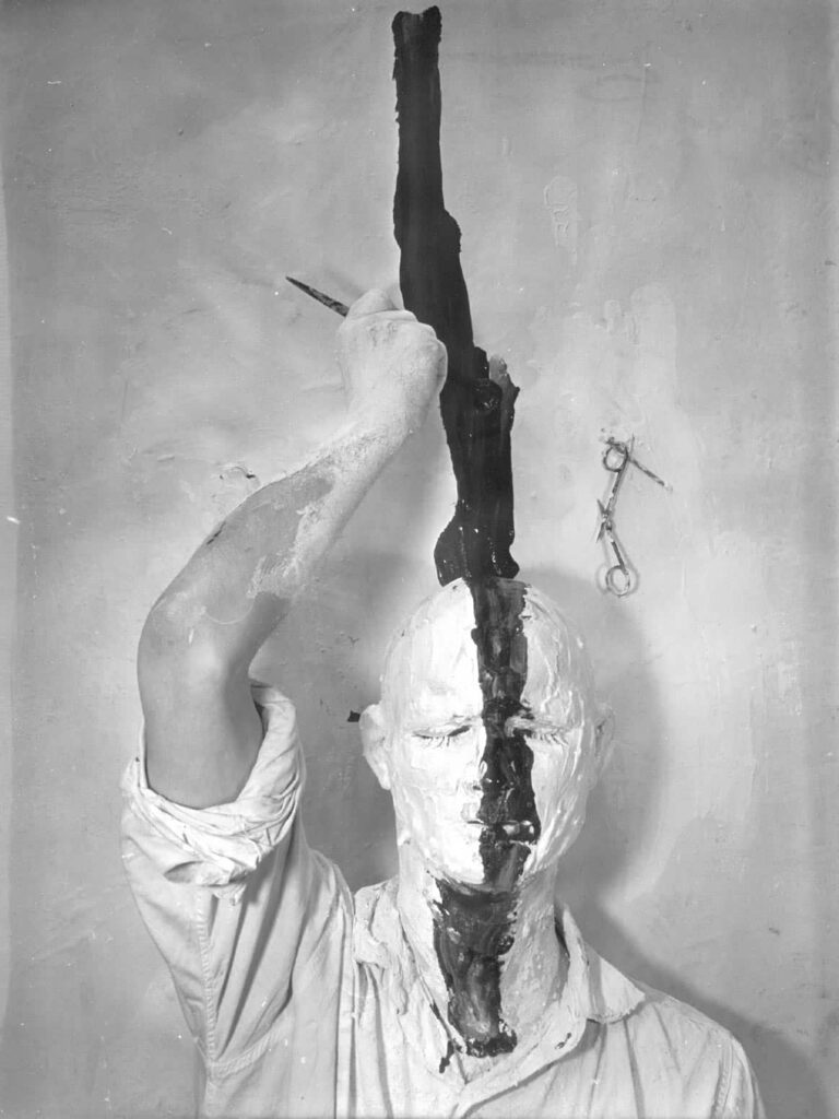 Günter Brus, Selbstbemalung II, Foto: Ludwig Hoffenreich © WAM Wiener Aktionismus Museum