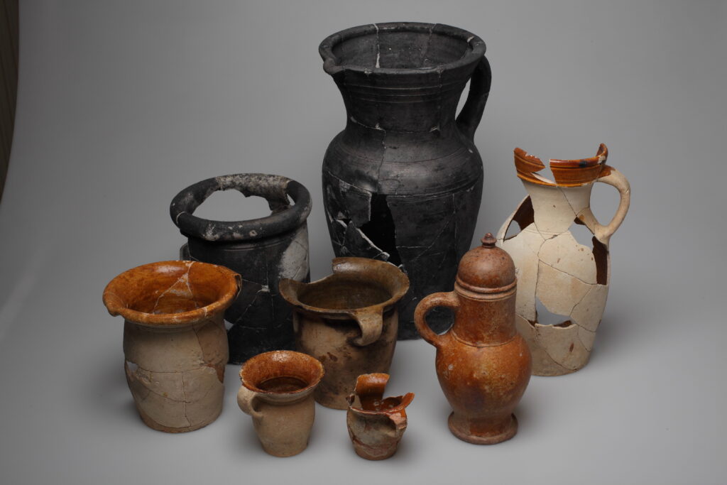 Gefäßensemble aus dem Klosterbereich, 16. Jahrhundert © Stadtmuseum St. Pölten