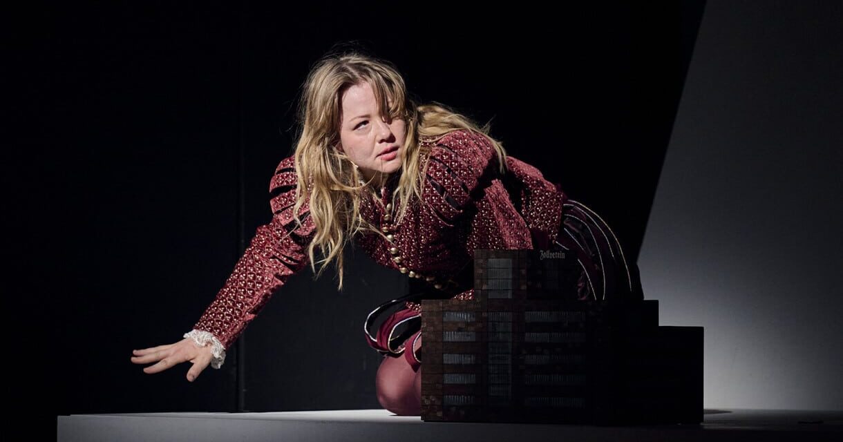 Staatsoper Stuttgart: Dora - Archiviert