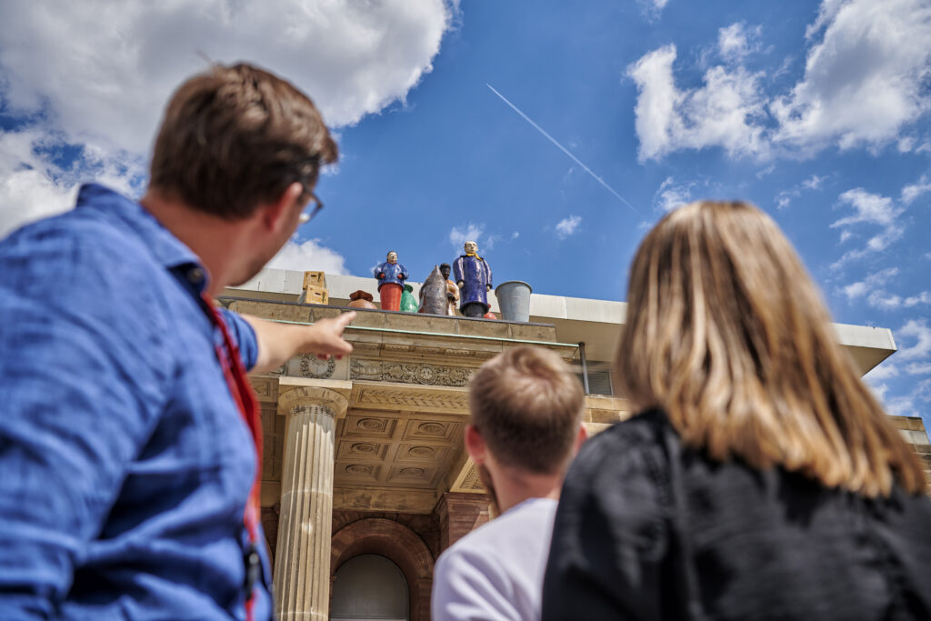 documenta, Außenkunsterwerk „Die Fremden” © Kassel Marketing, Florian Trykowski