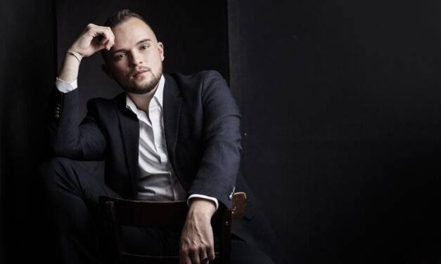 Mecklenburgisches Staatstheater: Wanderer zwischen den Welten