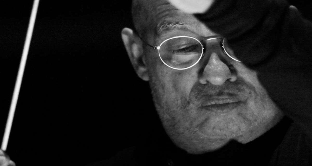 Tiroler Landestheater: Symphoniekonzert mit Dennis Russell Davies - Archiviert