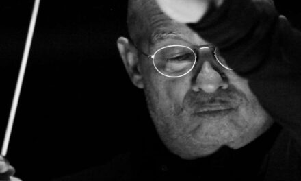 Tiroler Landestheater: Symphoniekonzert mit Dennis Russell Davies - Archiviert