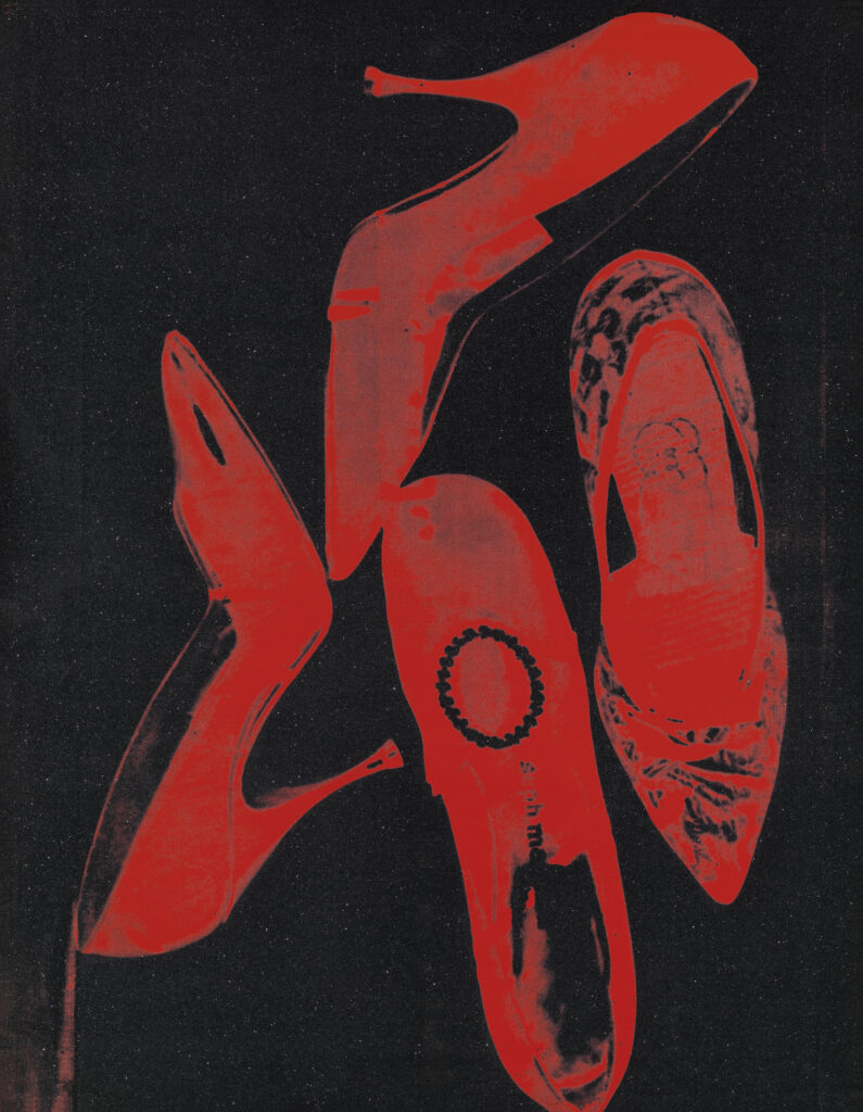 Andy Warhol, Diamond Dust Shoes, 1980, Acryl, Siebdruckfarbe und Glasstaub auf Leinwand, 228,4 x 178,2 cm, Udo und Anette Brandhorst Sammlung © 2024 The Andy WarholFoundation for the Visual Arts, Inc. / Licensed by Artists Rights Society (ARS), New York., Foto: Haydar Koyupinar, Bayerische Staatsgemäldesammlungen, Museum Brandhorst, München