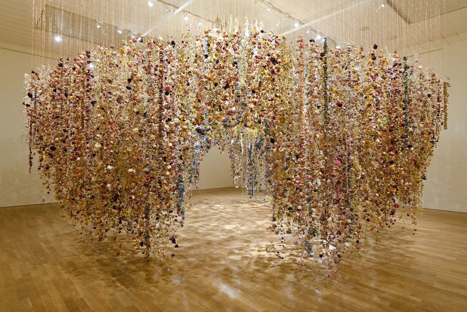 Rebecca Louise Law, Blütenkelch, 2023,produziert im Auftrag der Kunsthalle der Hypo-Kulturstiftung München © Rebecca Louise Law / VG Bild-Kunst, Bonn 2024