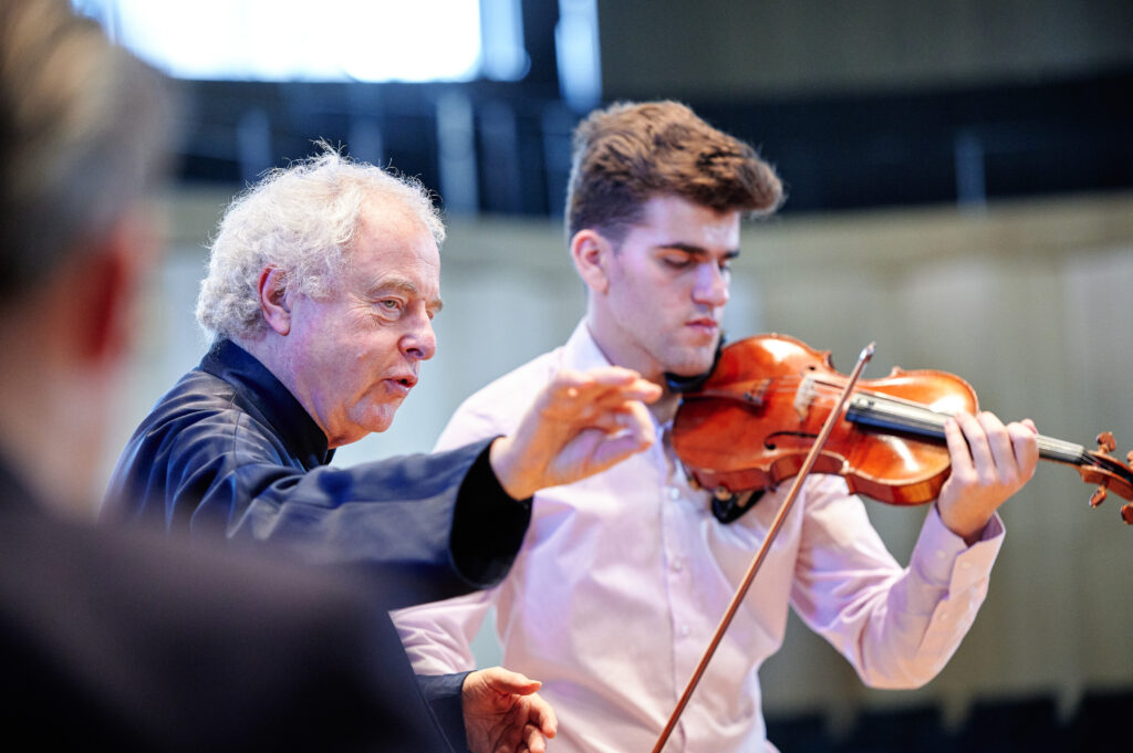 Sir András Schiff mit Guido Sant’Anna (Violine) © Andreas Malkmus