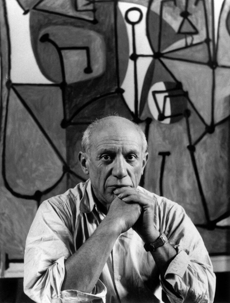 Pablo Picasso in seinem Studio vor dem Werk La Cuisine (Öl auf Leinwand, 1948), 1948 © Herbert List, Magnum Photos/Succession Picasso, Paris/VG Bild-Kunst, Bonn 2025